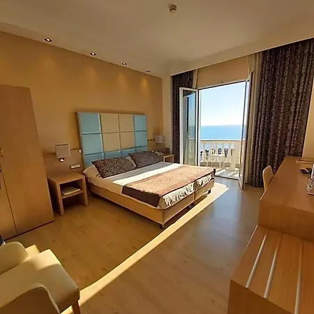 Piccolo Lido 4*