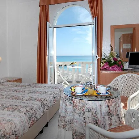 Piccolo Lido Otel 4*