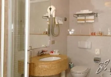 Otel Piccolo Lido 4*