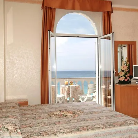 Otel Piccolo Lido 4*