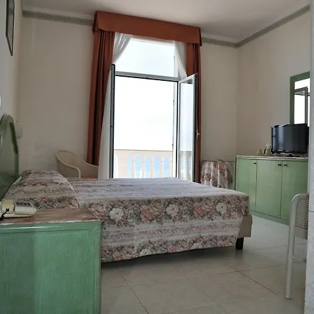 Piccolo Lido Otel 4*